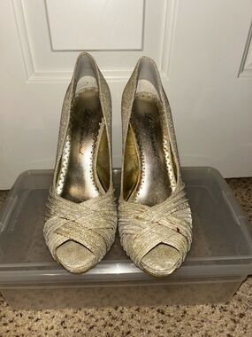 Lulu Townsend Gold Glitter Crisscross Peep-Toe Heels